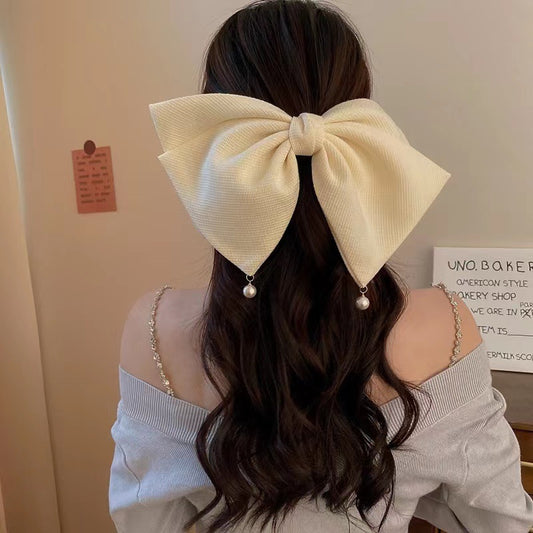 Oversize Pearl Bow Clip