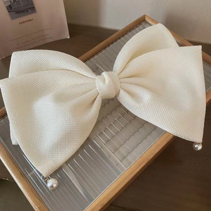 Oversize Pearl Bow Clip