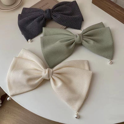 Oversize Pearl Bow Clip