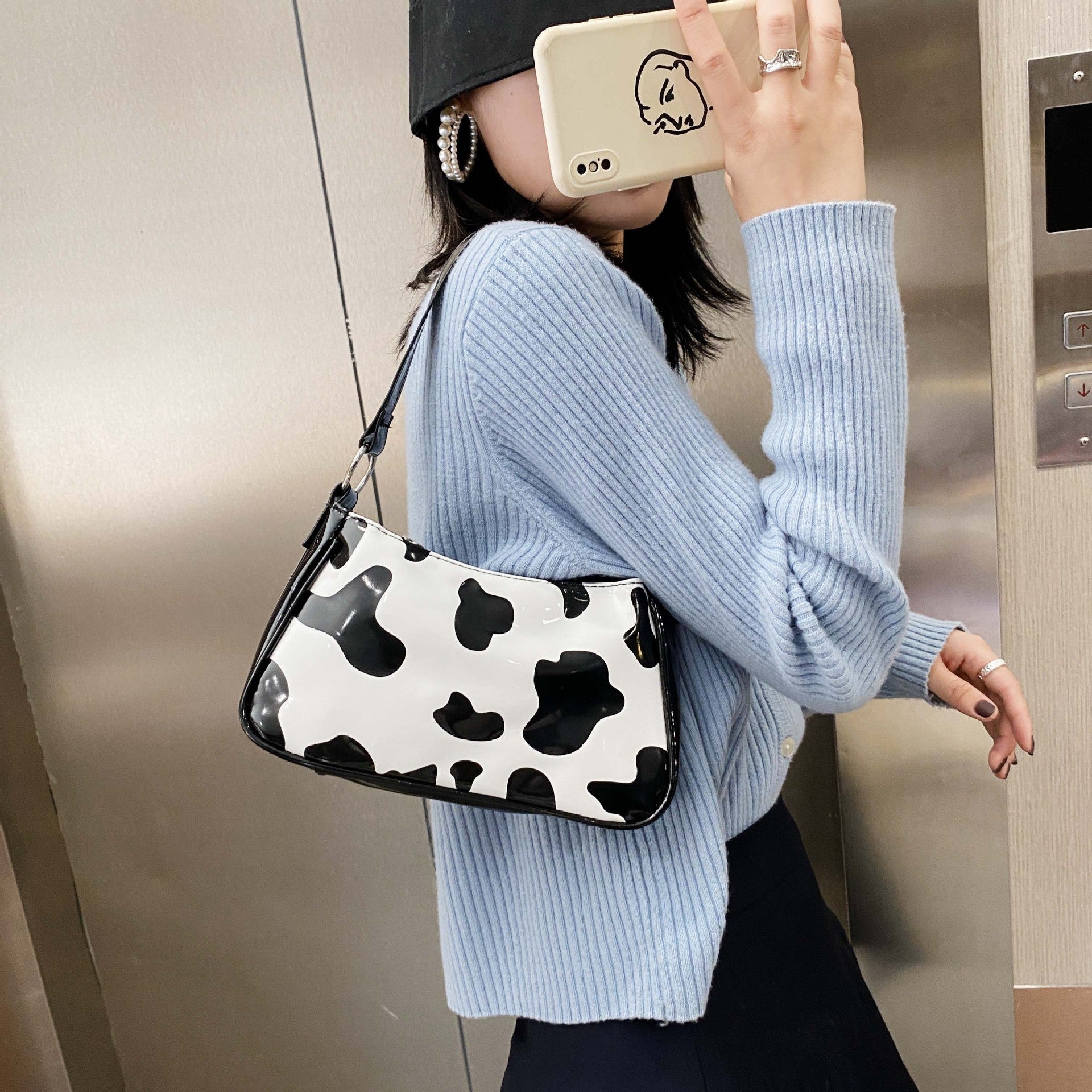 Popular purses are everywhere you look