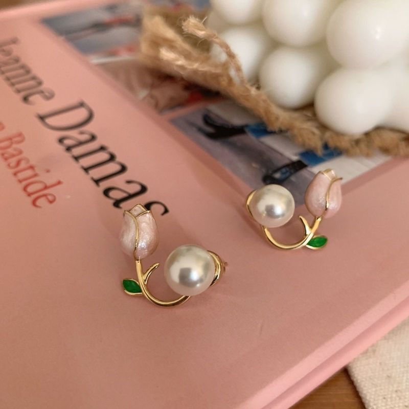 Tulip Pearl Earrings